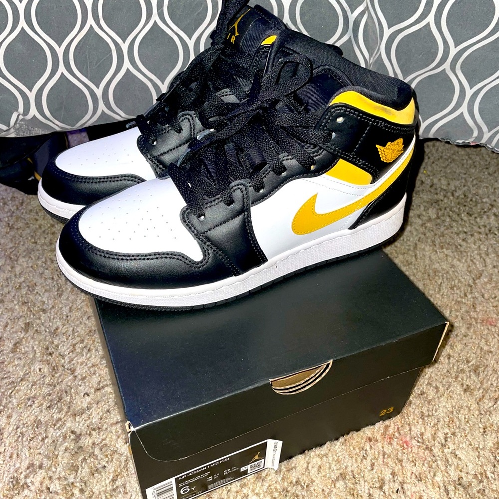Air Jordan 1 size 6y